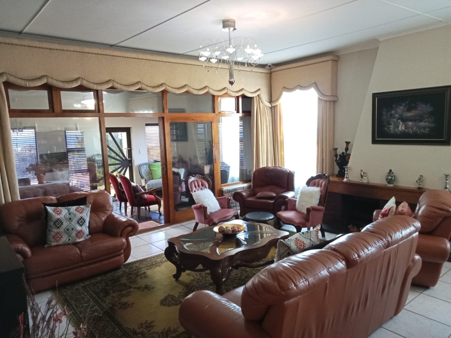 5 Bedroom Property for Sale in Sunnyridge Eastern Cape